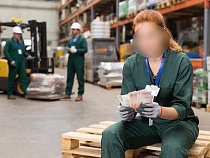 В Калининграде устроенная на склад тайно за годы украла сотни тысяч рублей
