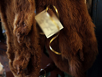 В норковом пальто появились дыры после однократного ношения