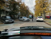 Столкновение нескольких «Мерседесов» заперло Батальную