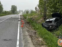 В разбитом «Фольксвагене» под Зеленоградском ранены двое