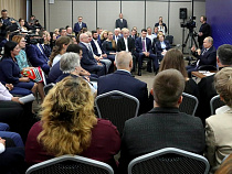 Появились фото встречи Путина с общественниками в Светлогорске (фото)