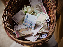 Власти Калининграда начали экономить на зарплате 