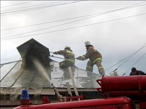 Под Калининградом пожарные тушили жилой барак
