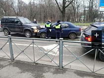 В Калининграде водитель «Рено» повредил две машины, уходя от погони