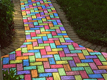 Тротуары и зоны для пешеходов на съездах со второй эстакады в Калининграде оденут в цвет