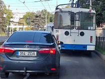Машина из Эстонии дерзко провоцирует Калининград своими номерами