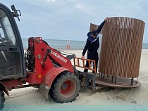 В Калининградской области на пляж добавили кабинки для голых туристов