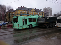 Двойное ДТП на Московском проспекте спровоцировало гигантскую пробку (дополнено)