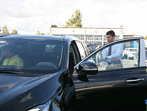 Владимир Щербаков рассказал, почему Антон Алиханов ездит на микроавтобусе