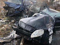 ГИБДД: водитель Мерседеса погиб до приезда скорой (видео) 