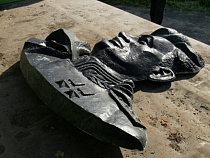 Памятник генералу Черняховскому до сих пор остается на городском складе в Пененжно