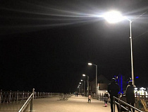 У моря зажгли свет