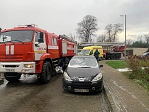 В Калининграде 8 человек эвакуировали из дома с горящей мебелью в Чкаловске