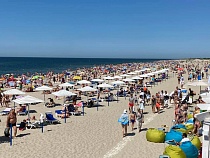 Променад Янтарного поднимут над пляжем