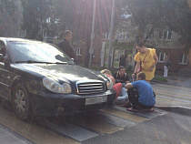 Автомобиль с московскими номерами сбил женщину на переходе на улице Невского