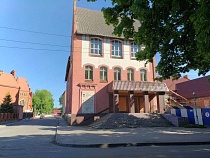 Власти подсказали жителям Балтийска адрес их «янтарь-холла»