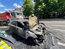 В Калининграде девушка пережила страшный пожар в «Киа» 