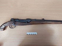 Хранитель оружия из Калининградской области готовил «Маузер» к стрельбе