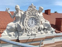 На Ленинском проспекте установили часы со спутниковой коррекцией