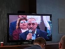 Путин заставил Олега Авдыша отдать микрофон даме 