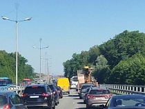 Из-за жары у водителей переклинило мозги на Приморском кольце 