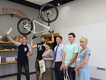 За 2 месяца калининградцы сняли с деревьев 750 рекламных табличек