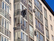 В Калининграде женщина в рекордную жару попала в плен собственной лоджии