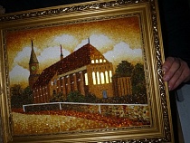 Из Калининграда запретили вывозить янтарный пейзаж с Кафедральным собором