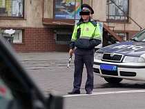Инспекторы ДПС задержали на проспекте Победы автомобилиста с героином в носке