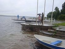 В Виштынецком парке неизвестные захватили землю и часть озера 