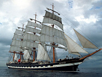 "Крузенштерн" бросит якорь в Светлом