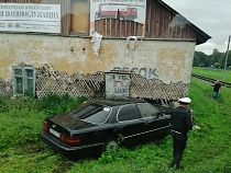 Под Балтийском «Лексус» въехал в дом 