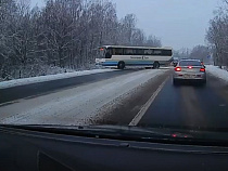 Автобус “Калининград-Пионерский” потерял управление на скорости (видео)