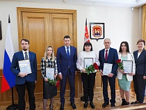 В Калининградской области 8 учителей получили премии по 200 тыс. рублей