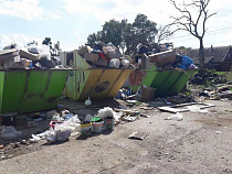 Из Балтийска не вывезли мусор, потому что сгорел мусоровоз