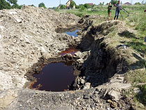 В Калининграде на ул. Заправочной обнаружены ямы с нефтепродуктами