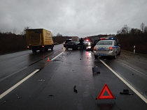 При лобовом столкновении «БМВ» и «Хаммера» пострадали 4 человека