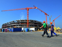 На стадионе к ЧМ-2018 в Калининграде формируют футбольное поле