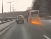 На Приморском кольце у автобуса на скорости 100 км/ч отвалилось колесо