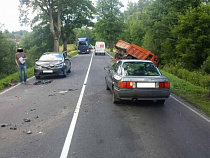 Под Калининградом столкнулись «КАМАЗ» и «Мазда»: есть пострадавшие