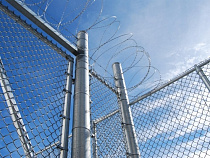 Падкого на дорогой алкоголь и деньги следователя отправили в колонию