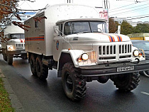 В Калининграде троллейбус №7 заблокировал машины МЧС (фото)