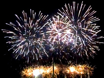 Чемпионат фейерверков: как зажгли Великобритания, Гонконг и Россия (видео, фото)
