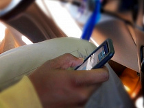 В автобусе №40 мужчина ударил подростка по лицу и похитил смартфон