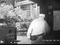 Калининградец оставил загадочное послание мелом и попал на видео