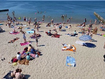 Рвущиеся на пляжи под Калининград туристы скупают надувную резину