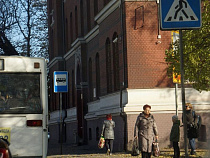 Выпавшая из автобуса калининградка требует с перевозчика один миллион рублей