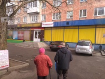 Женщина потребовала 100 тыс. рублей с магазина за падение с пандуса