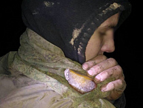 Четверо калининградцев спрятали янтарь на 30 тыс. рублей в тайниках на одежде