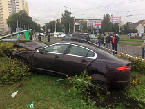 Полиция ищет очевидцев столкновения «Ягуара» с АЗС в Калининграде (видео+карта)